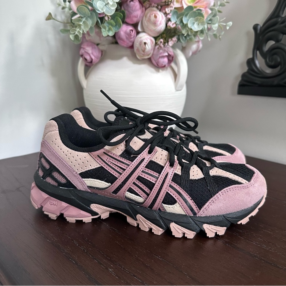 New no box asics Womans Gel Sonoma 15-50 'Black Umeboshi rare